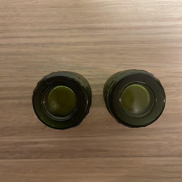 Vintage Green Glass Salt and Pepper Shaker Set - Picture 8 of 8